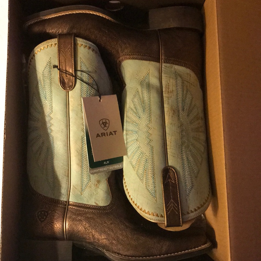 NWT Ladies Ariat Boots